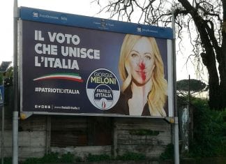 Vernice “rosso sangue” sul volto di Giorgia Meloni Vernice rosso sangue sul volto di Giorgia Meloni - Daniela Santanchè