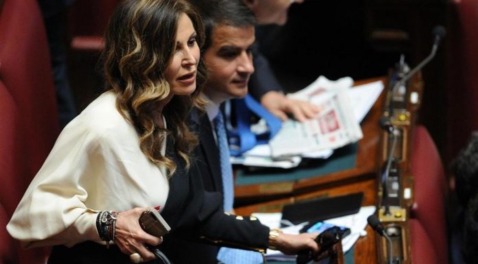 Le inconcludenti politiche industriali firmate Di Maio Chiediamo conto di quest’indecente propaganda transgender davanti a una classe di bambini, senza contraddittorio e in fascia protetta. L’uso ideologico del servizio pubblico non si ferma nemmeno davanti ai minori, è inaccettabile!