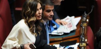 NO alla propaganda trans di Luxuria Chiediamo conto di quest’indecente propaganda transgender davanti a una classe di bambini, senza contraddittorio e in fascia protetta. L’uso ideologico del servizio pubblico non si ferma nemmeno davanti ai minori, è inaccettabile!