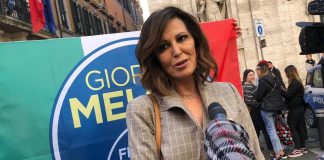 INCREDIBILE! Annunziata obbliga Meloni a parlare solo di fascismo